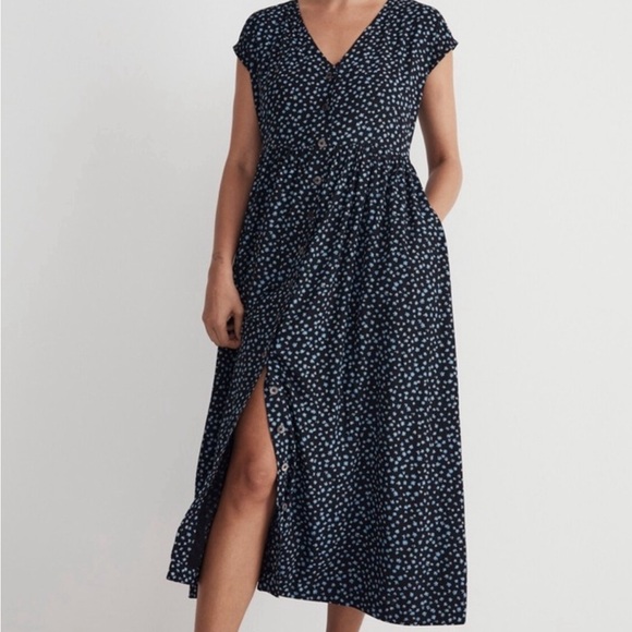MADEWELL - MIDI DRESS
*NEVER WORN*
Short sleeve, v-neck, navy floral midi dress - Picture 10 of 10